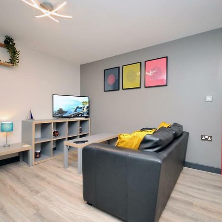 Stone'S Throw City Centre - Tv In Every Bedroom! Swansea Bagian luar foto