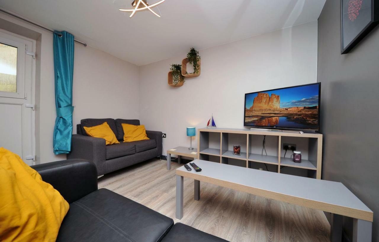 Stone'S Throw City Centre - Tv In Every Bedroom! Swansea Bagian luar foto