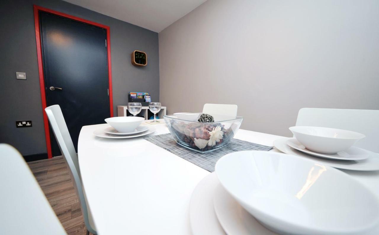 Stone'S Throw City Centre - Tv In Every Bedroom! Swansea Bagian luar foto