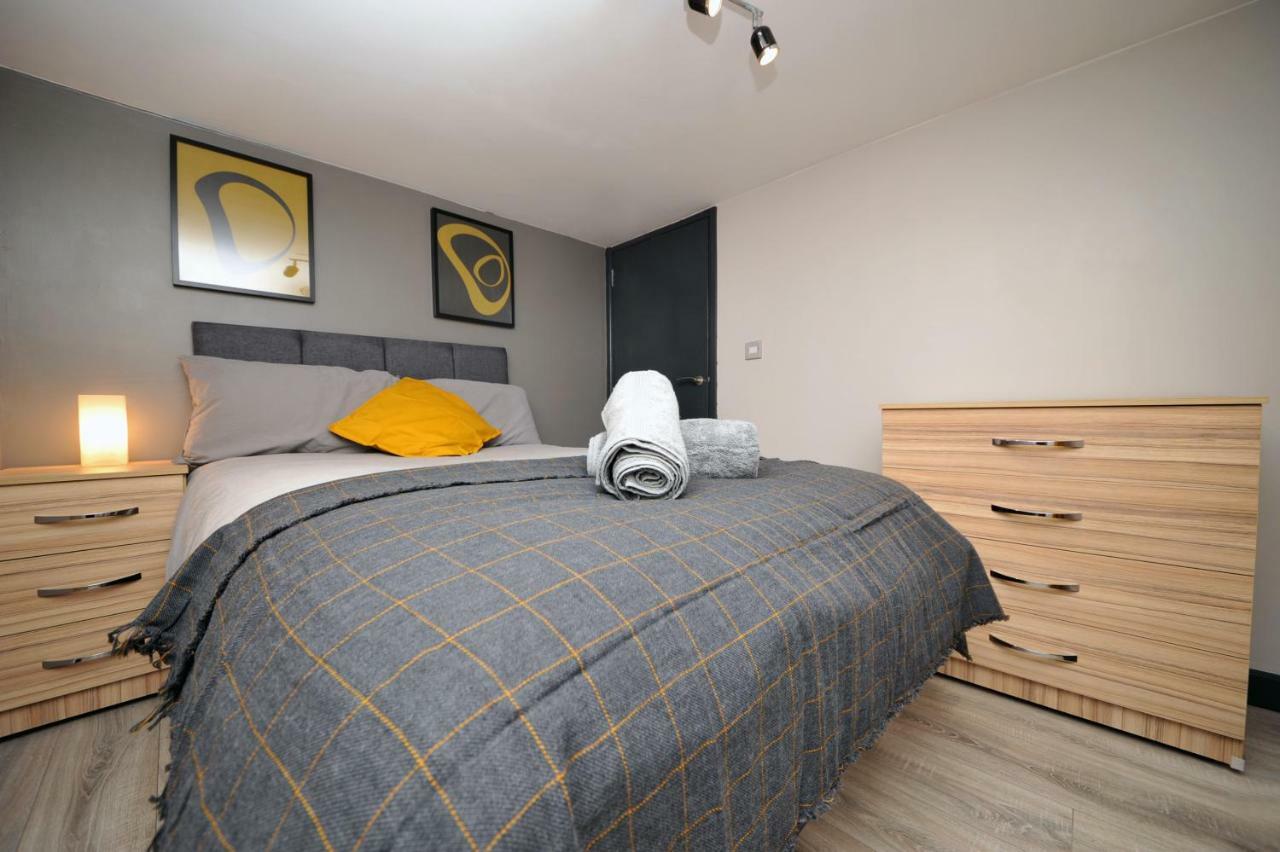 Stone'S Throw City Centre - Tv In Every Bedroom! Swansea Bagian luar foto