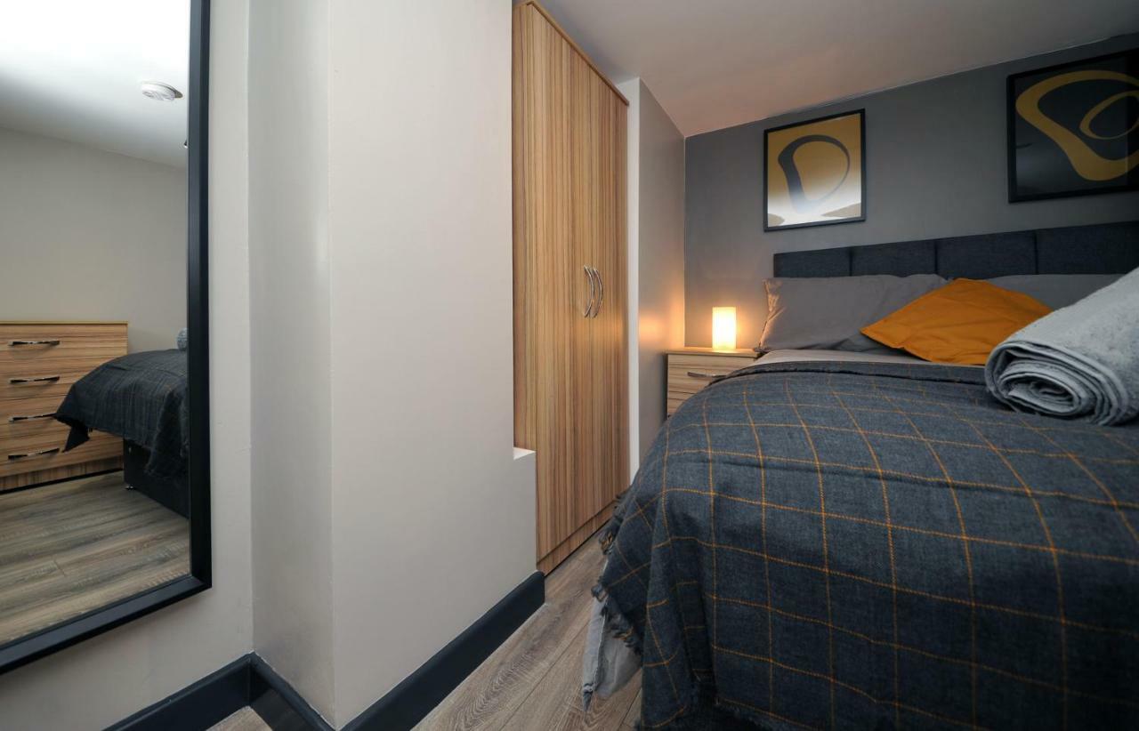 Stone'S Throw City Centre - Tv In Every Bedroom! Swansea Bagian luar foto