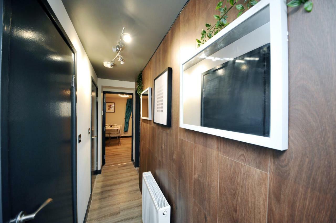 Stone'S Throw City Centre - Tv In Every Bedroom! Swansea Bagian luar foto
