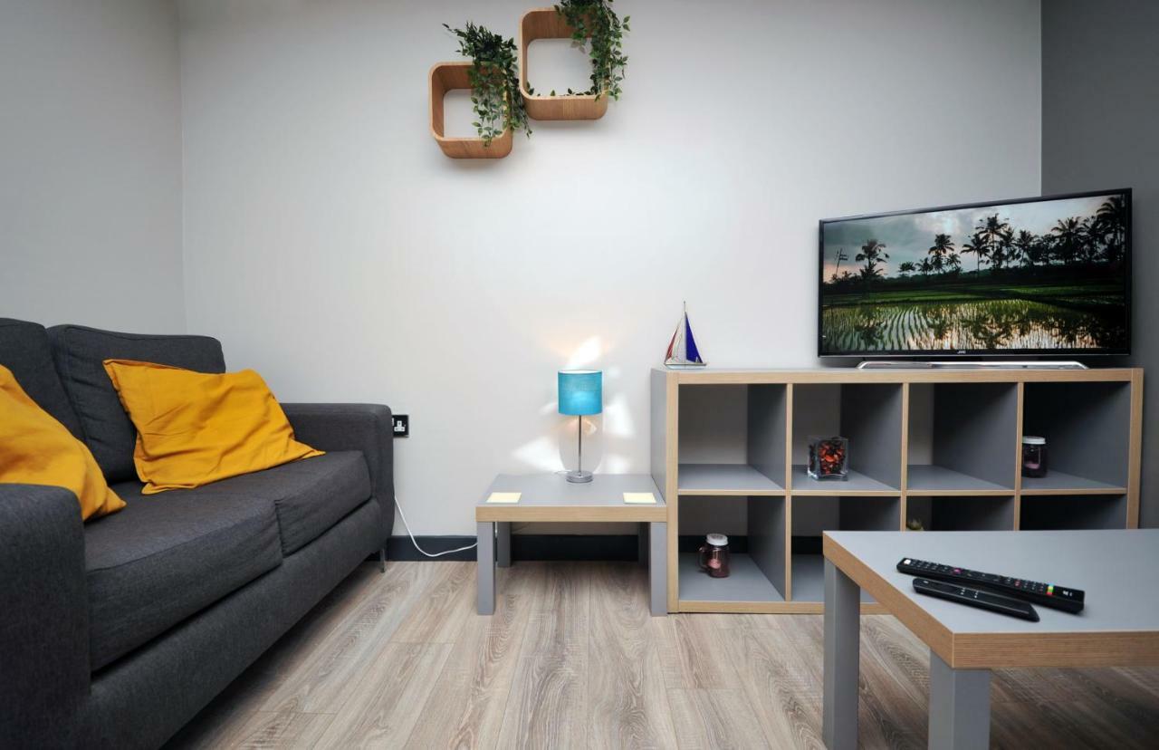 Stone'S Throw City Centre - Tv In Every Bedroom! Swansea Bagian luar foto