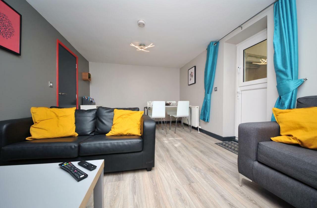 Stone'S Throw City Centre - Tv In Every Bedroom! Swansea Bagian luar foto